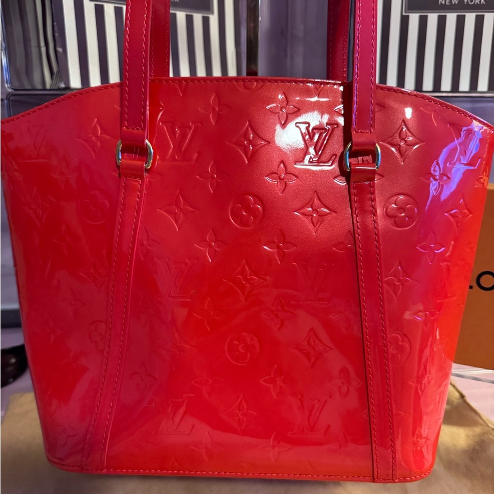 Louis Vuitton Monogram Vernis Avalon MM DR1112 (EST MSRP: $1140.00